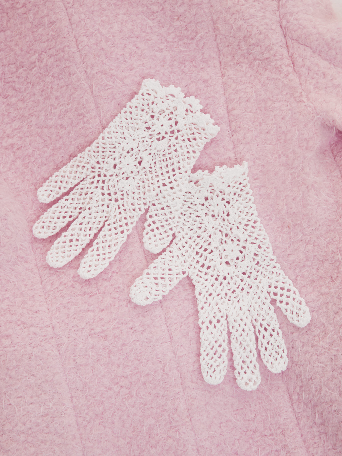 Изысканные и привлекательные кружевные перчатки