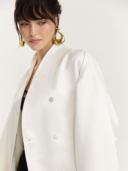 Плащ с объемными рукавами White Bouton