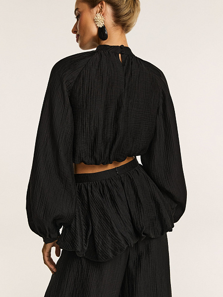 Блуза свободного кроя из фактурной ткани