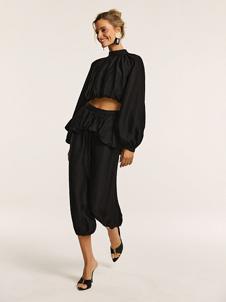 Блуза свободного кроя из фактурной ткани