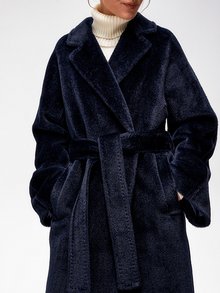 Пальто из альпака на запах с широким рукавом