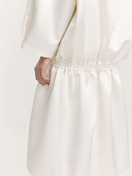 Плащ с объемными рукавами White Bouton