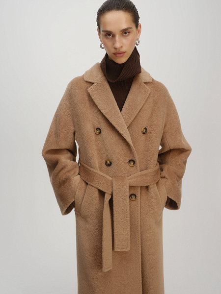 Двубортное пальто из альпака с широким рукавом