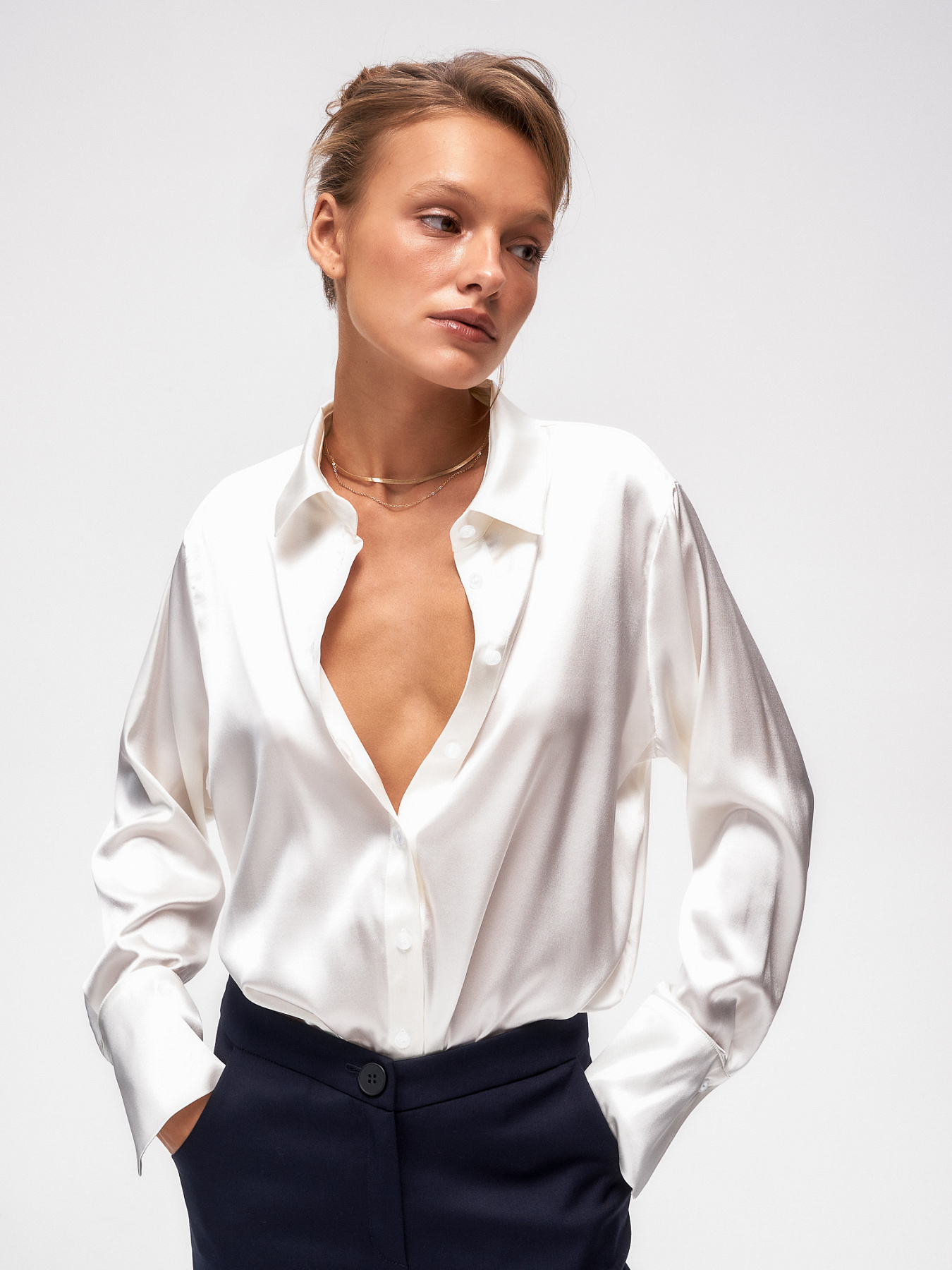 Блуза из шелка с удлиненными манжетами