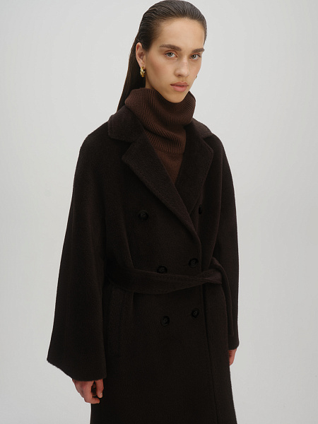 Двубортное пальто из альпака с широким рукавом