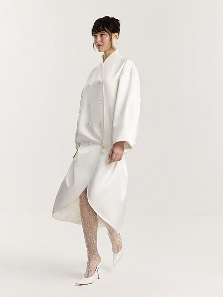 Плащ с объемными рукавами White Bouton