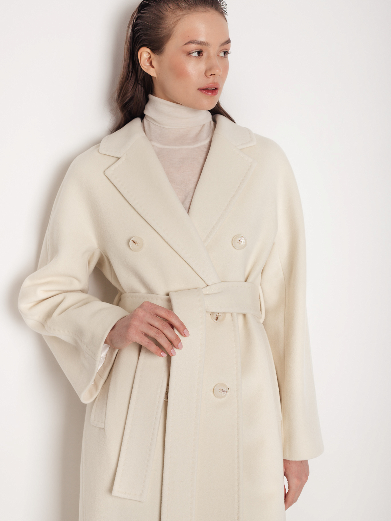 Двубортное пальто с широким рукавом