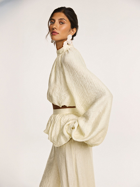 Блуза свободного кроя из фактурной ткани