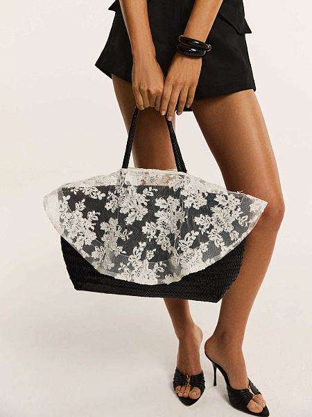 Накидка из кружева ручной работы