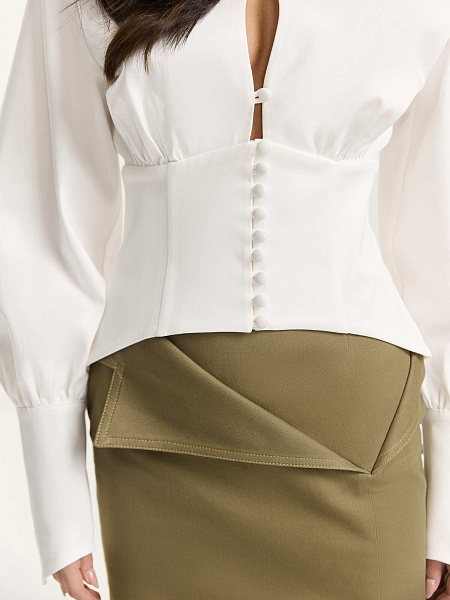 Блуза с объемными плечами