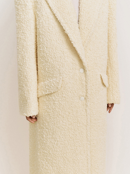 Однобортное пальто из фактурной шерсти