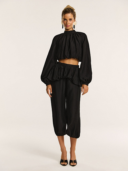 Блуза свободного кроя из фактурной ткани